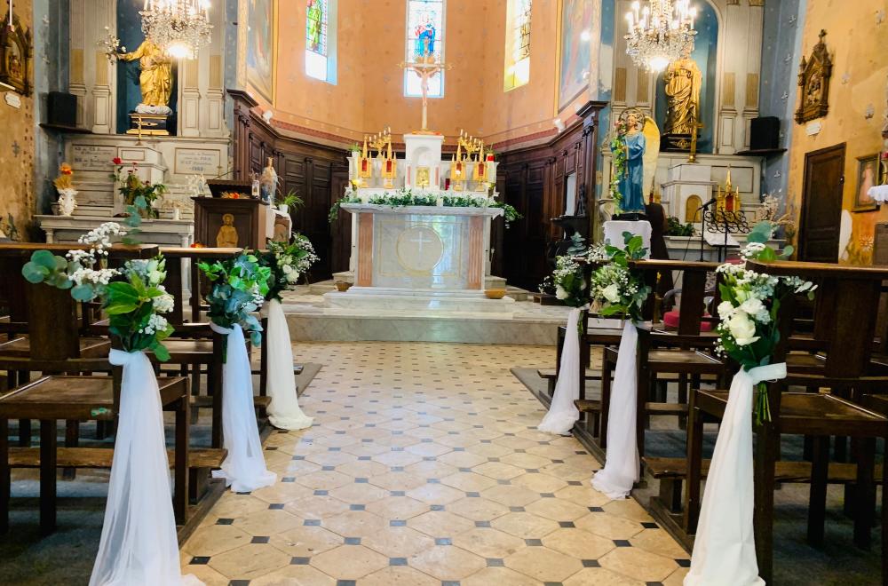 La décoration du mariage à l'église ou la synagogue, lieu de culte