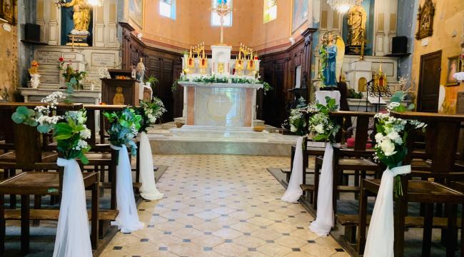 Mariage à l'Eglise de Eoures, une décoration blanche et végétale