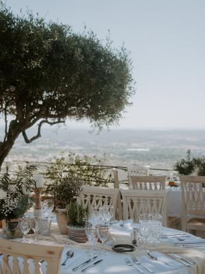 Un mariage Provence Chic Abbaye de Sainte Croix, déco blanc vert