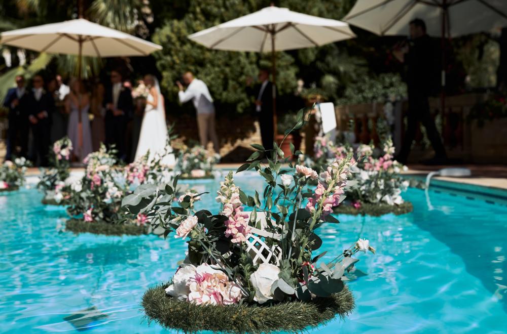 décoration piscine mariage