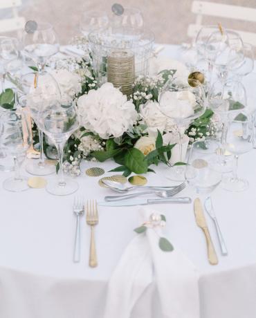 Décoration de table pour un mariage classique et romantique