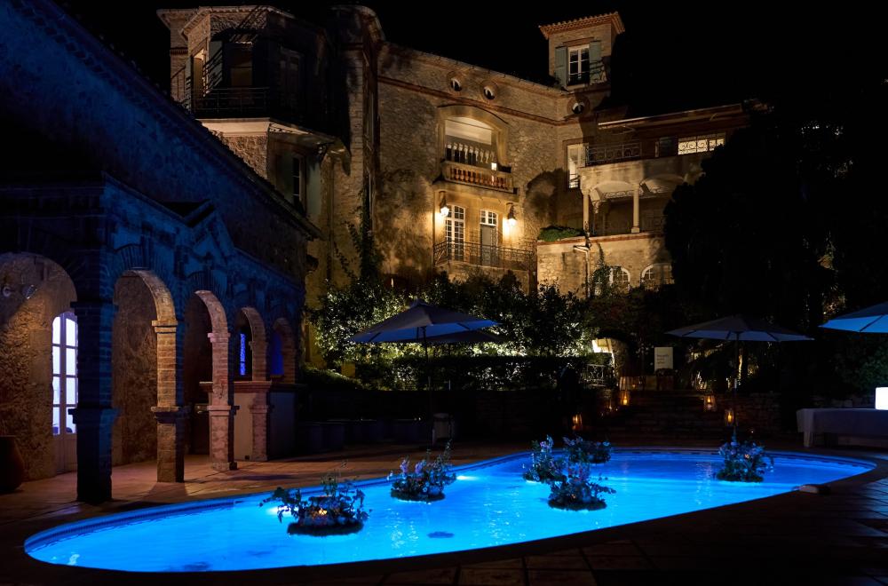 Diner autour d'une piscine, Provence  déco romantique